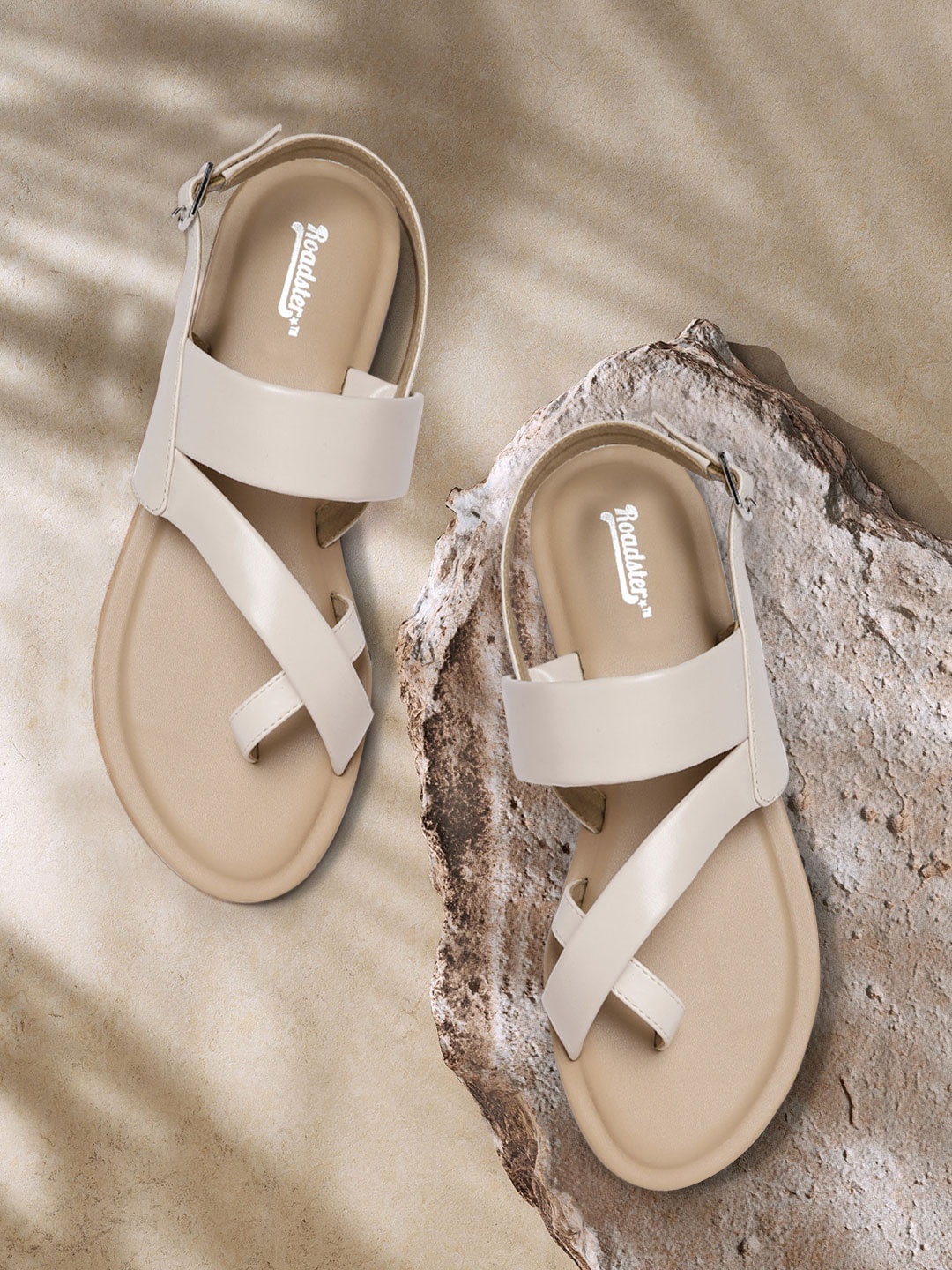 

Roadster Women Nude-Coloured Solid One Toe Flats