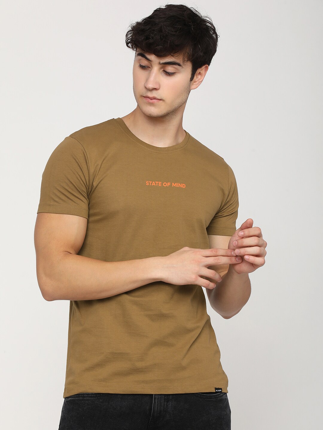 

HIGHLANDER Men Brown Typography Slim Fit T-shirt