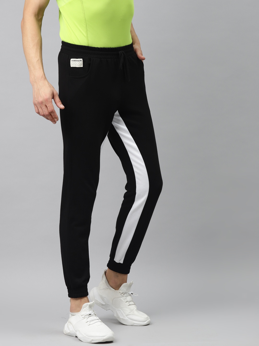 

Hubberholme Men Black & White Cotton Regular Fit Joggers