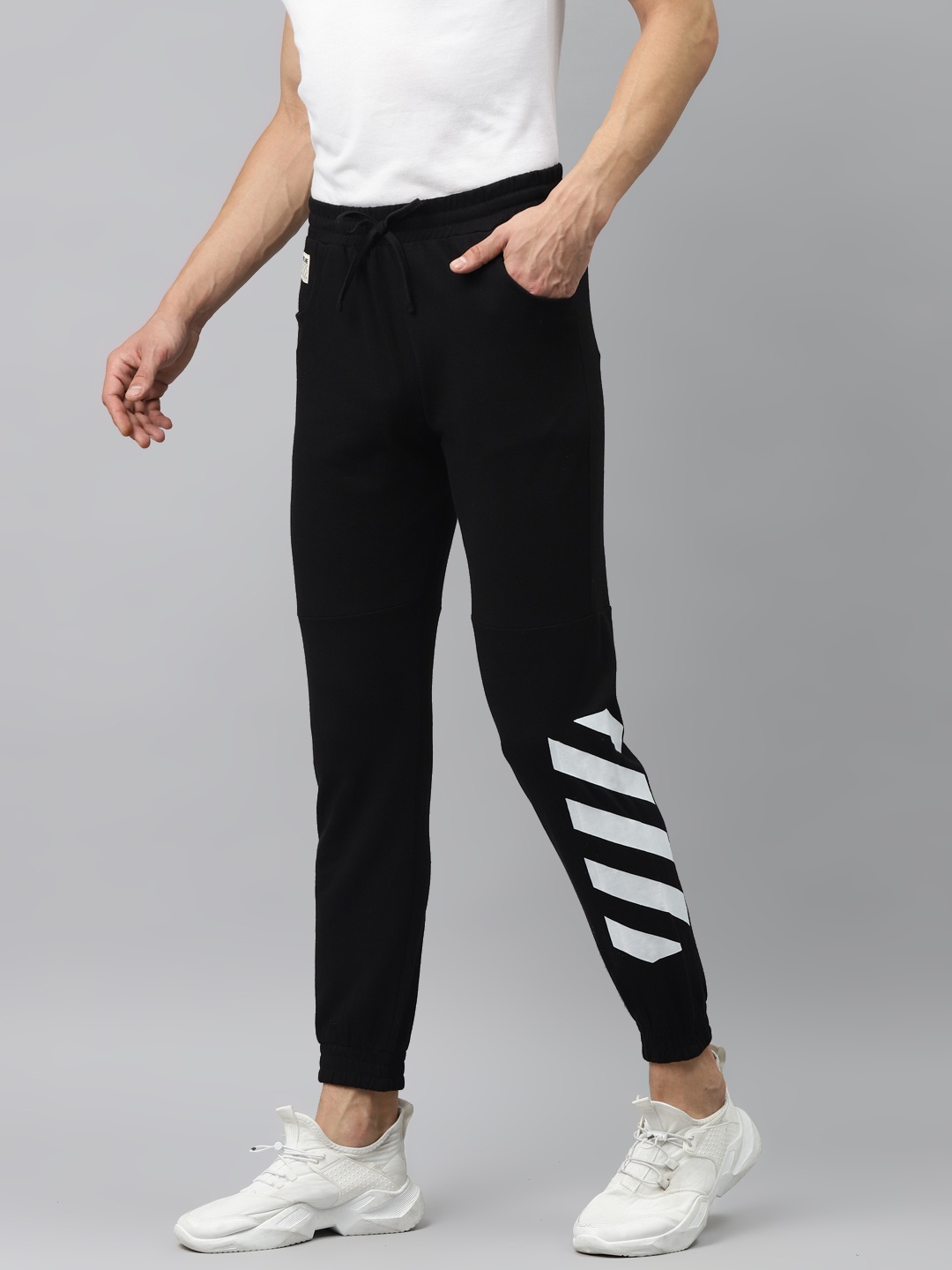 

Hubberholme Men Black Solid Joggers