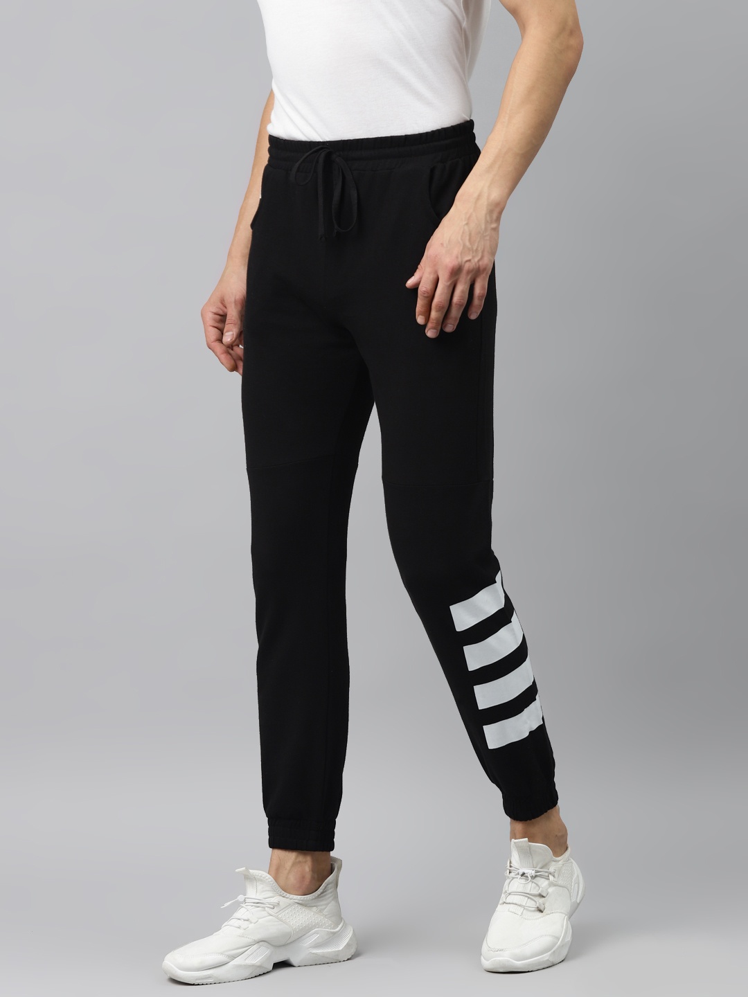 

Hubberholme Men Black Solid Joggers
