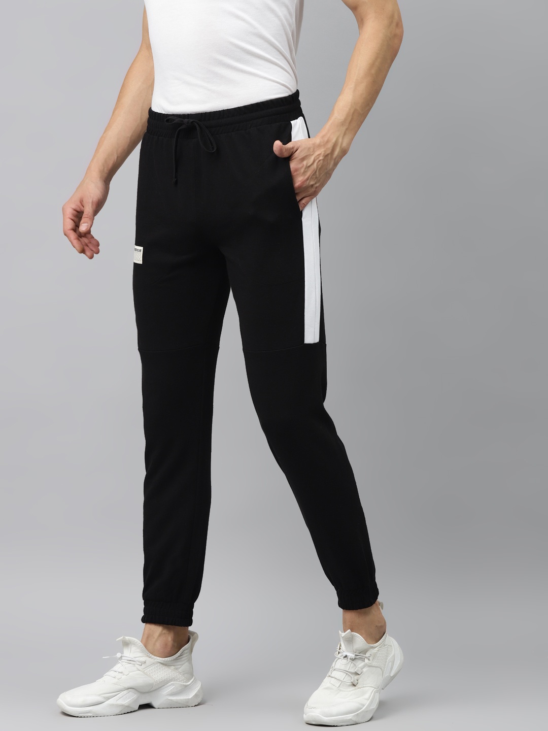 

Hubberholme Men Black & White Striped Joggers