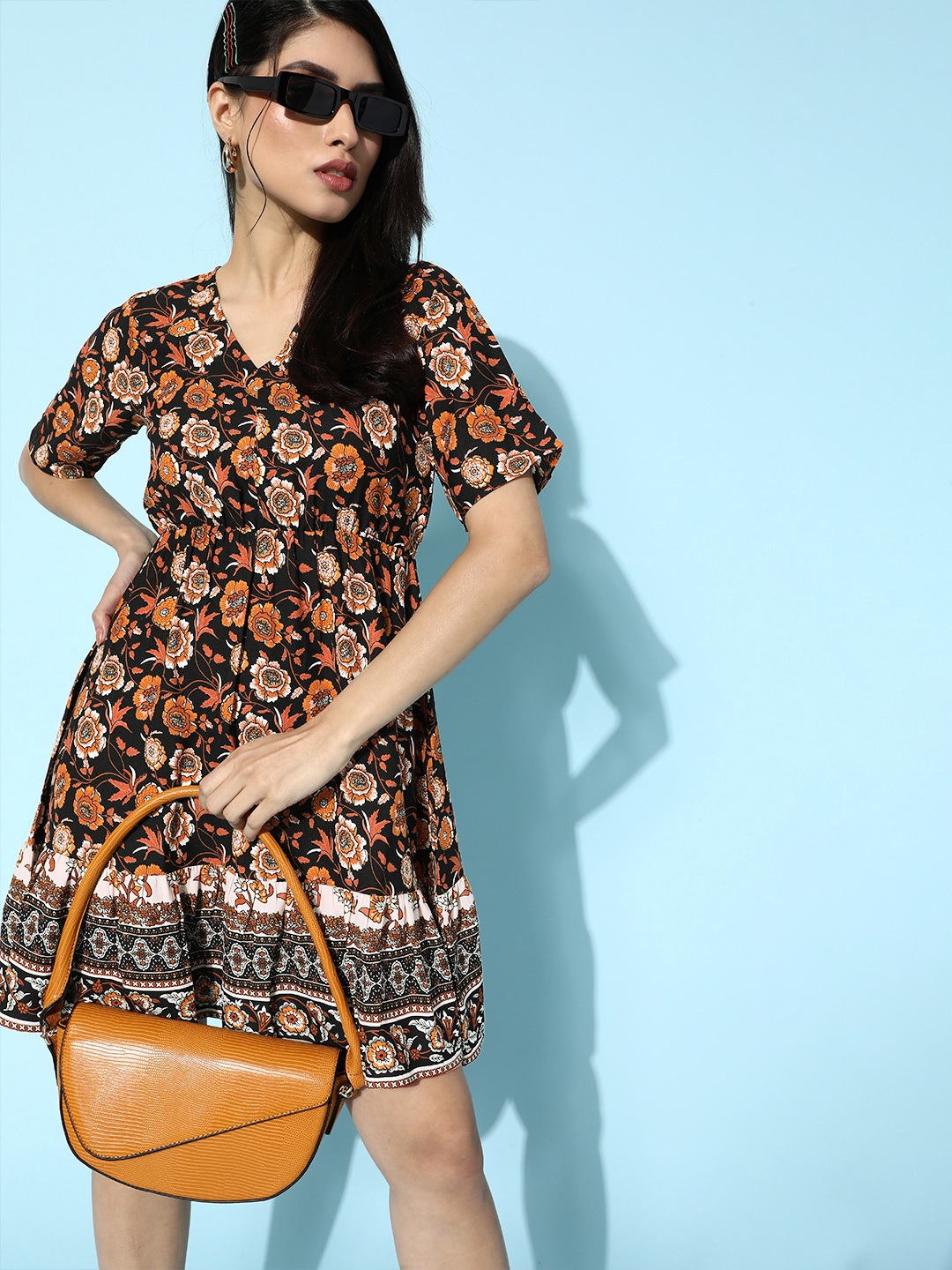 

Berrylush Women Black Floral Dress