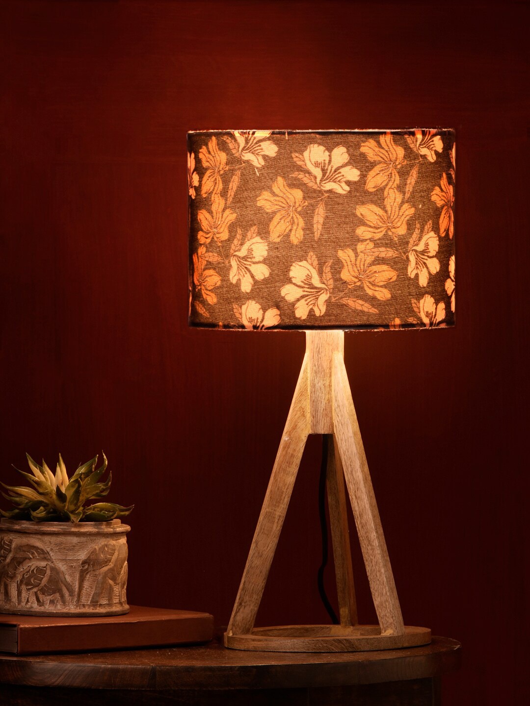 

green girgit Black & Beige Floral Printed Wooden Table Lamp