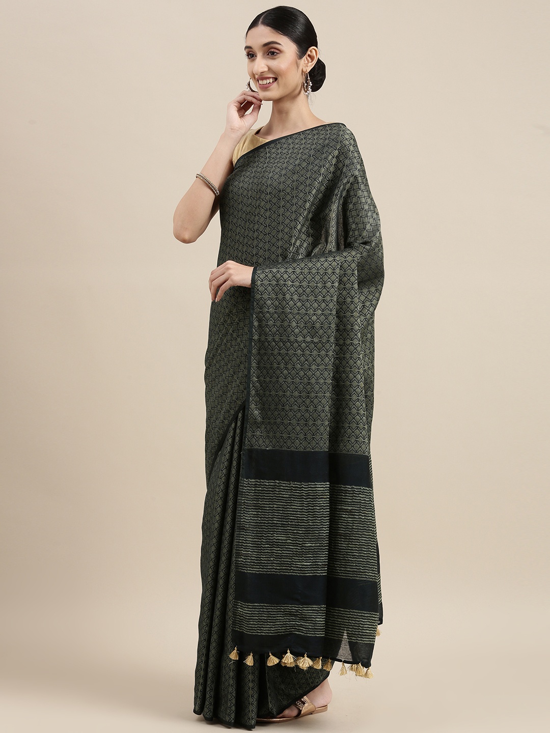

swatika Green Zari Silk Blend Handloom Bhagalpuri Saree