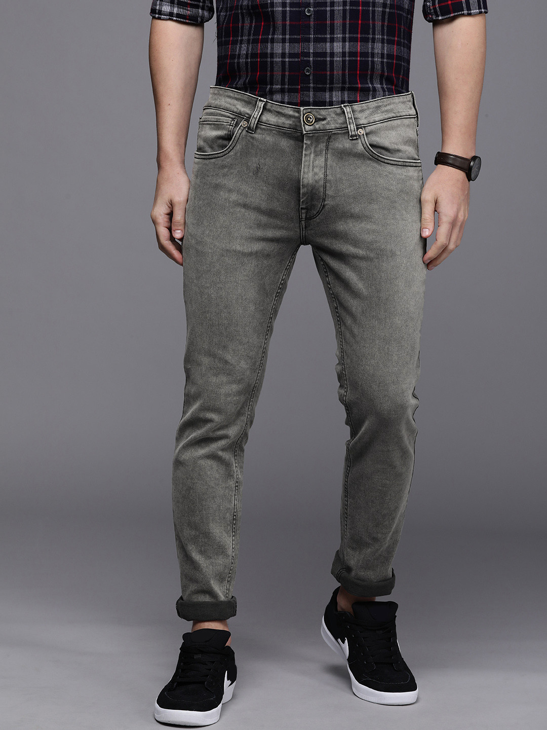 

Voi Jeans Men Grey Skinny Fit Light Fade Stretchable Jeans