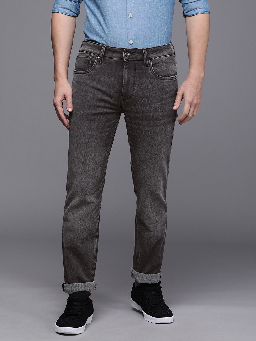 

Voi Jeans Men Black Slim Fit Light Fade Stretchable Jeans