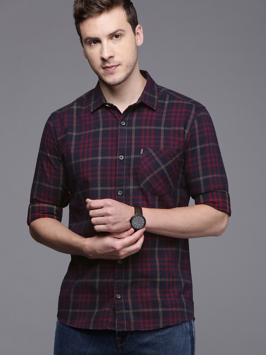 

Voi Jeans Men Navy Blue Slim Fit Tartan Checked Pure Cotton Casual Shirt