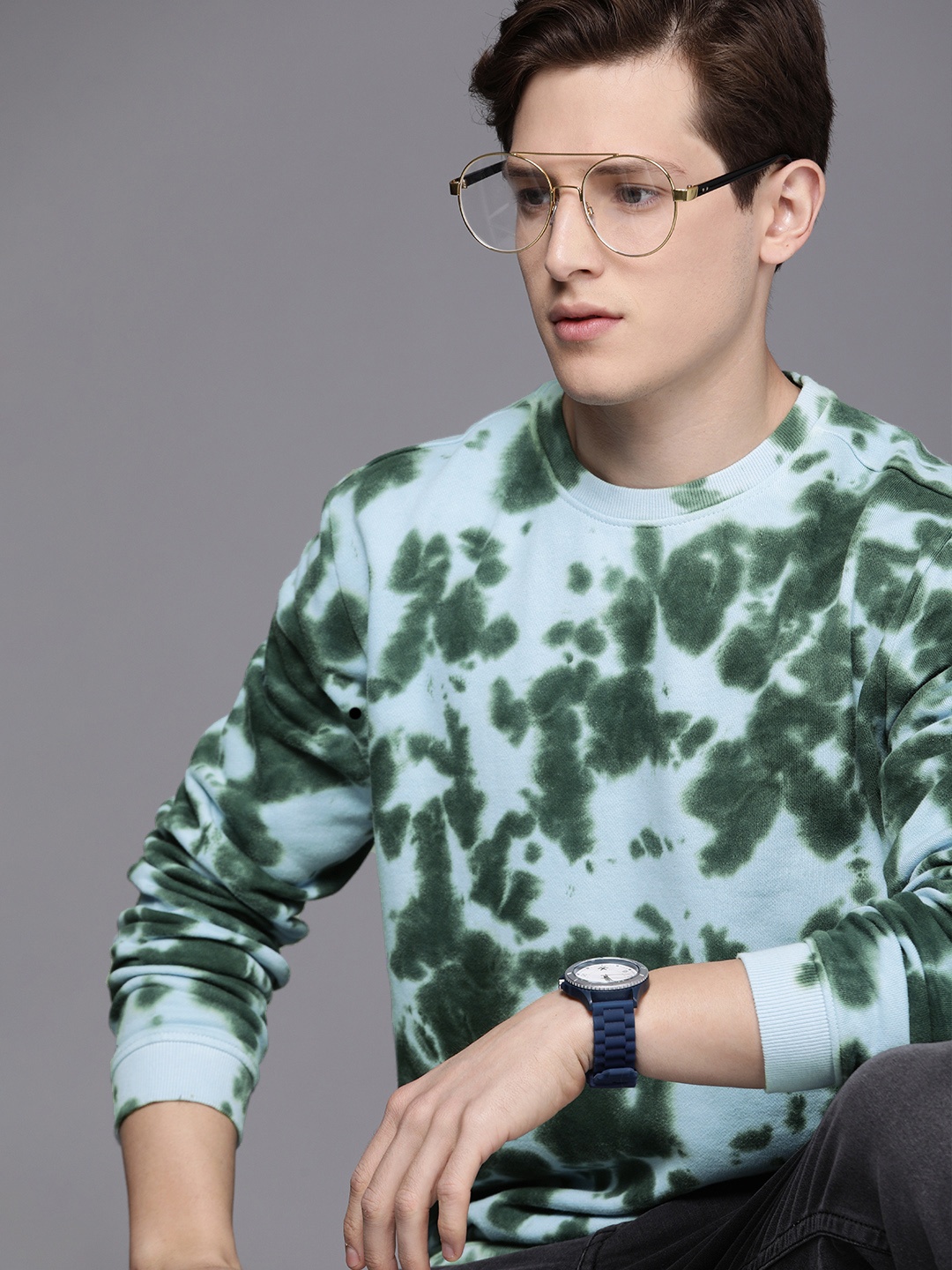 

Voi Jeans Men Green Dyed Sweatshirt