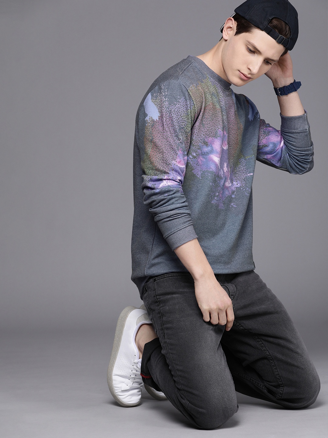 

Voi Jeans Men Blue Printed Sweatshirt