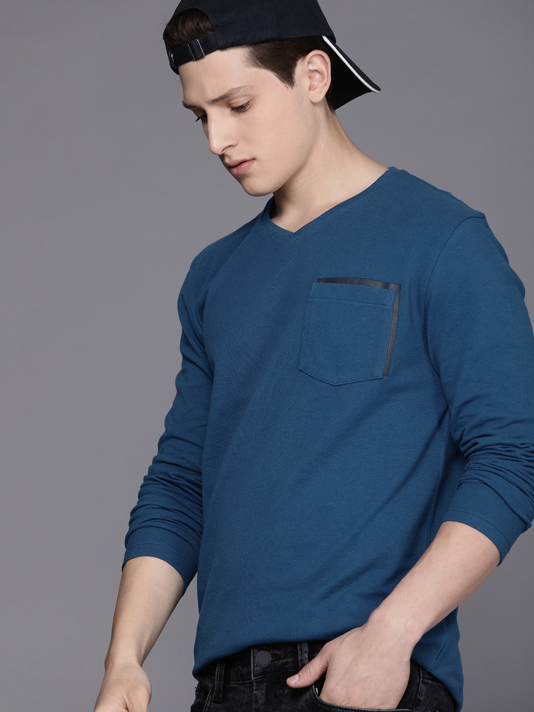 

Voi Jeans Men Teal Blue Chest Pocket T-shirt
