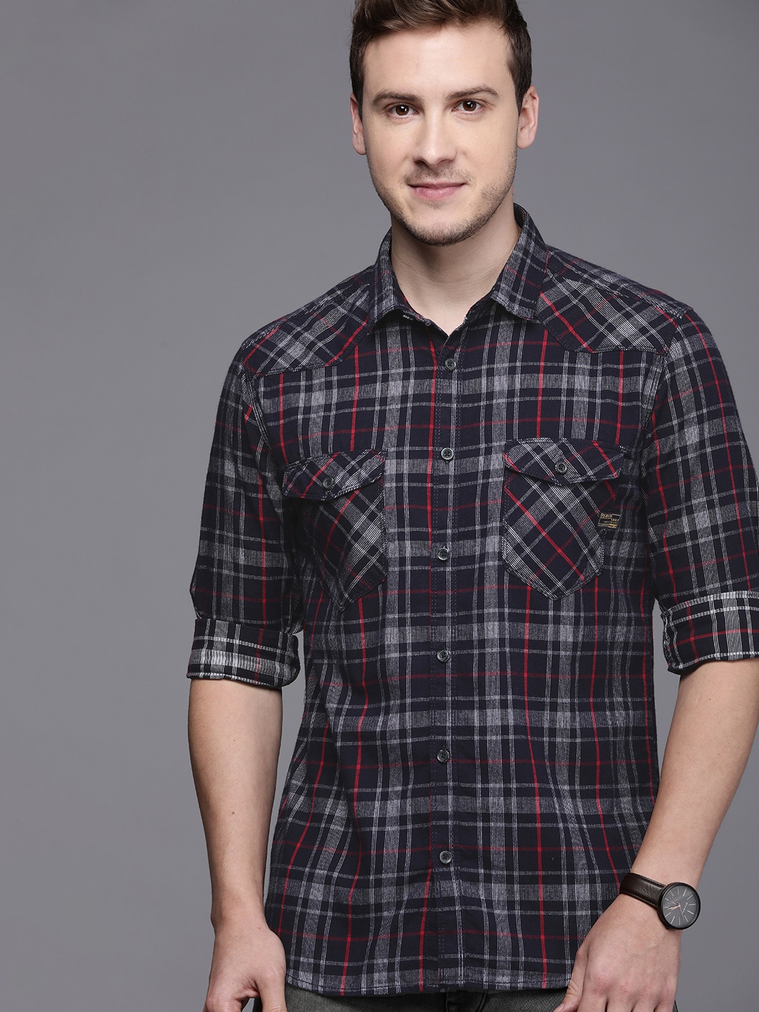 

Voi Jeans Men Blue Slim Fit Checked Pure Cotton Casual Shirt
