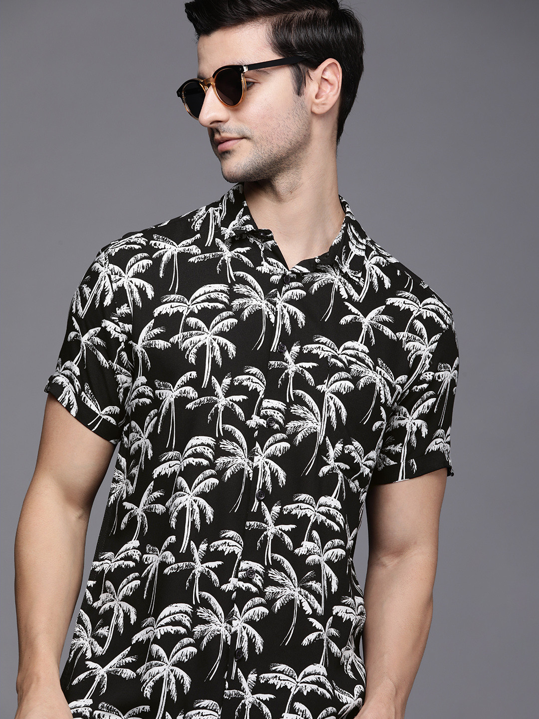 

Voi Jeans Men Black Slim Fit Floral Printed Casual Shirt