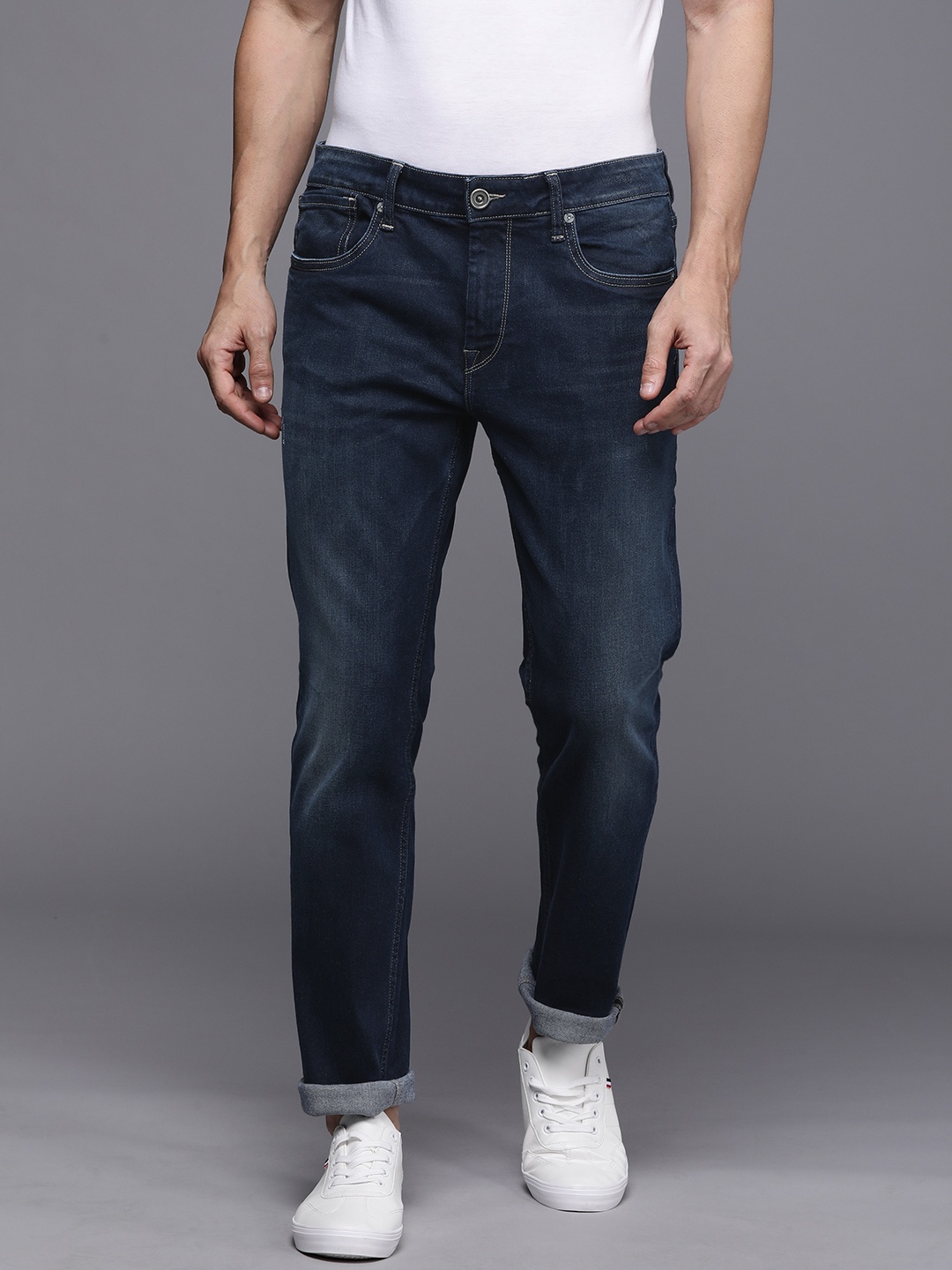 

Voi Jeans Men Blue Borris Slim Tapered Fit Light Fade Stretchable Jeans