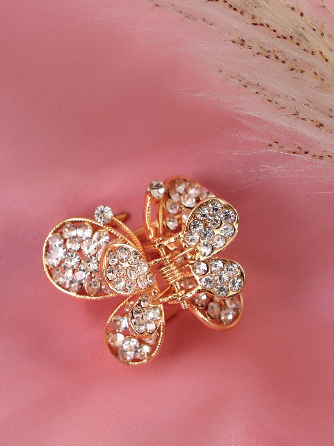 

Crunchy Fashion Women Gold-Toned & White Claw Clip