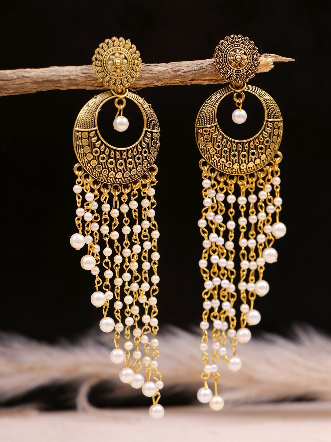 

Crunchy Fashion White Contemporary Drop Earrings