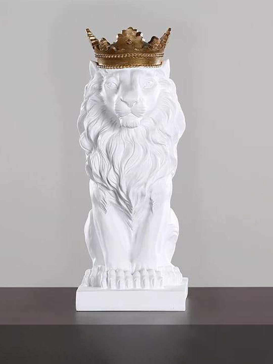 

THE ARTMENT White & Gold-Toned Nordic Minimalist Regal Lion Showpiece