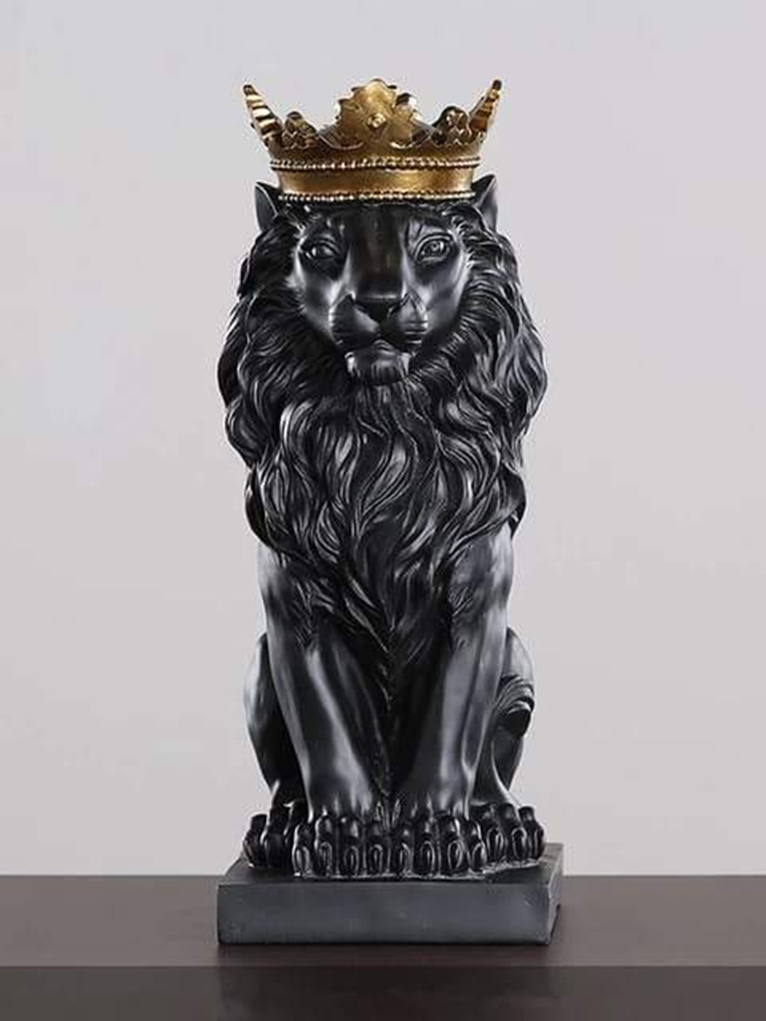 

THE ARTMENT Black Nordic Minimalist Regal Lion Showpiece