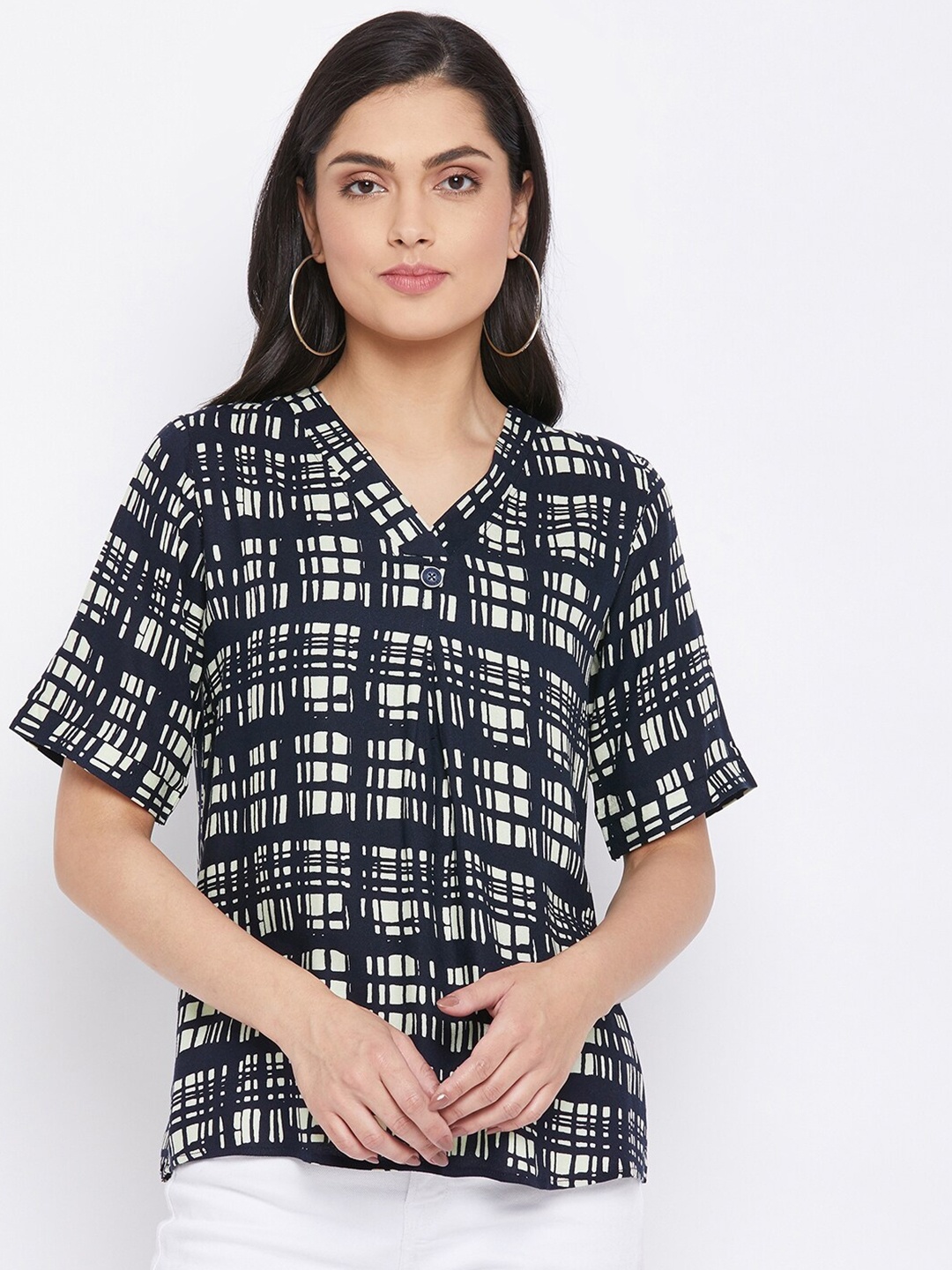 

Crimsoune Club Black & White Geometric Regular Top