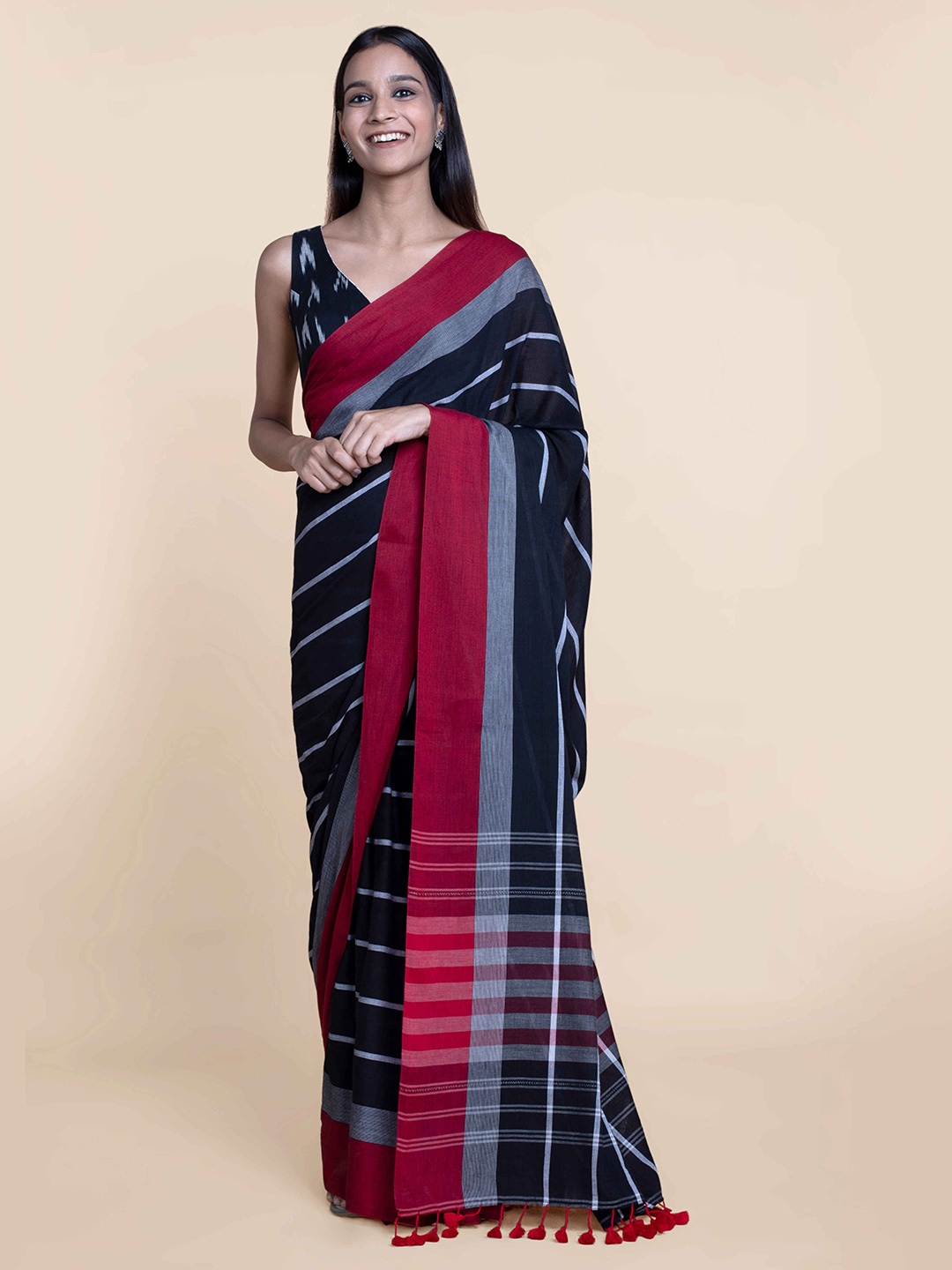 

Suta Women Black And Grey Checkered Pure Cotton Saree