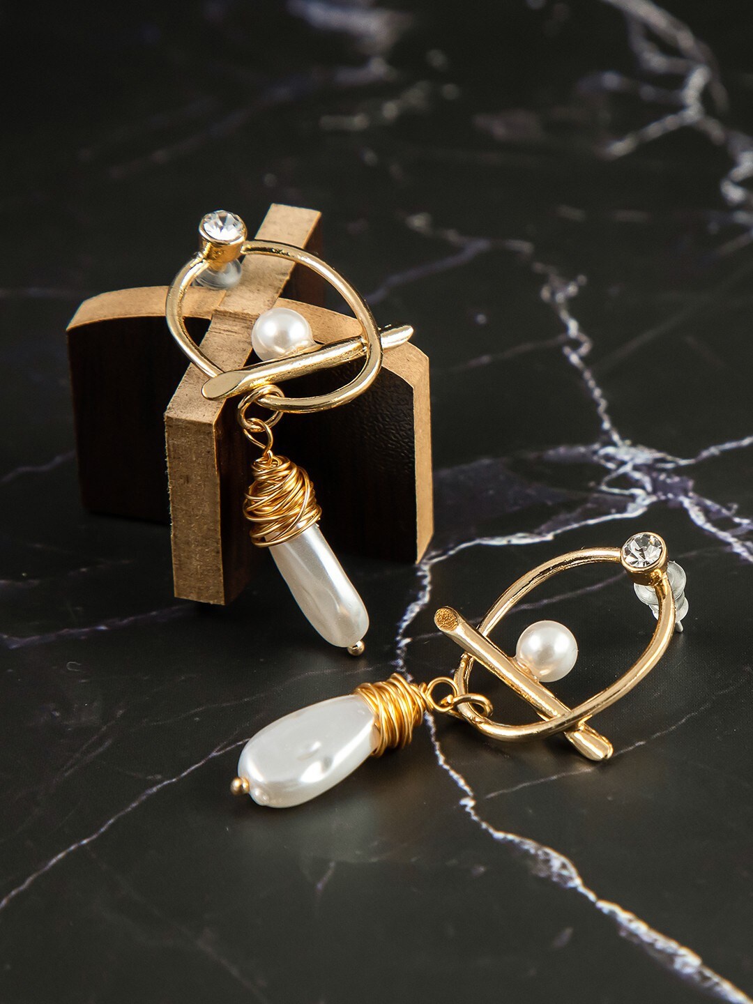 

anore Women Gold-Toned Contemporary Pearl Drop Earrings