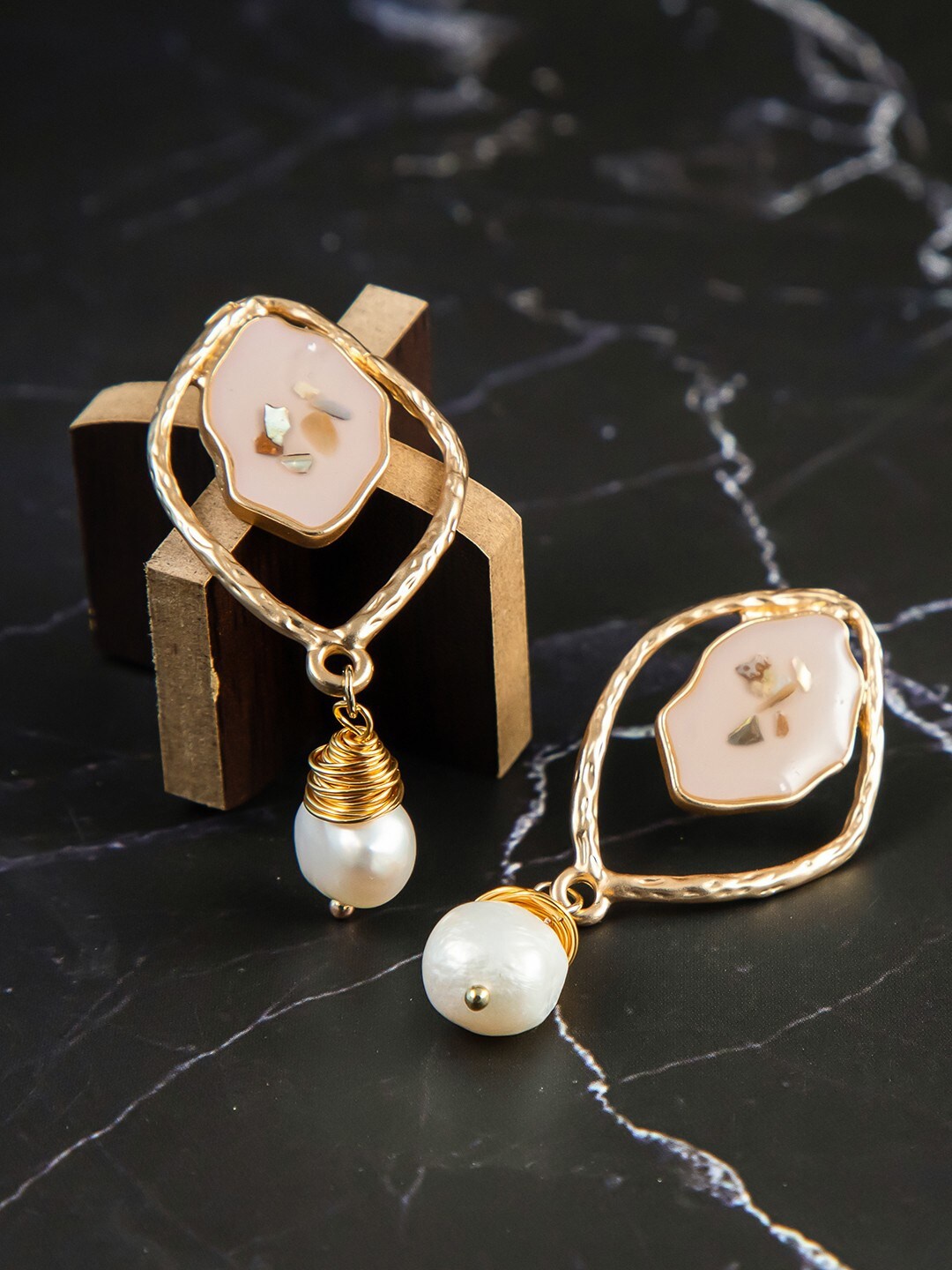 

anore Women Gold-Toned Contemporary Pearl Drop Earrings