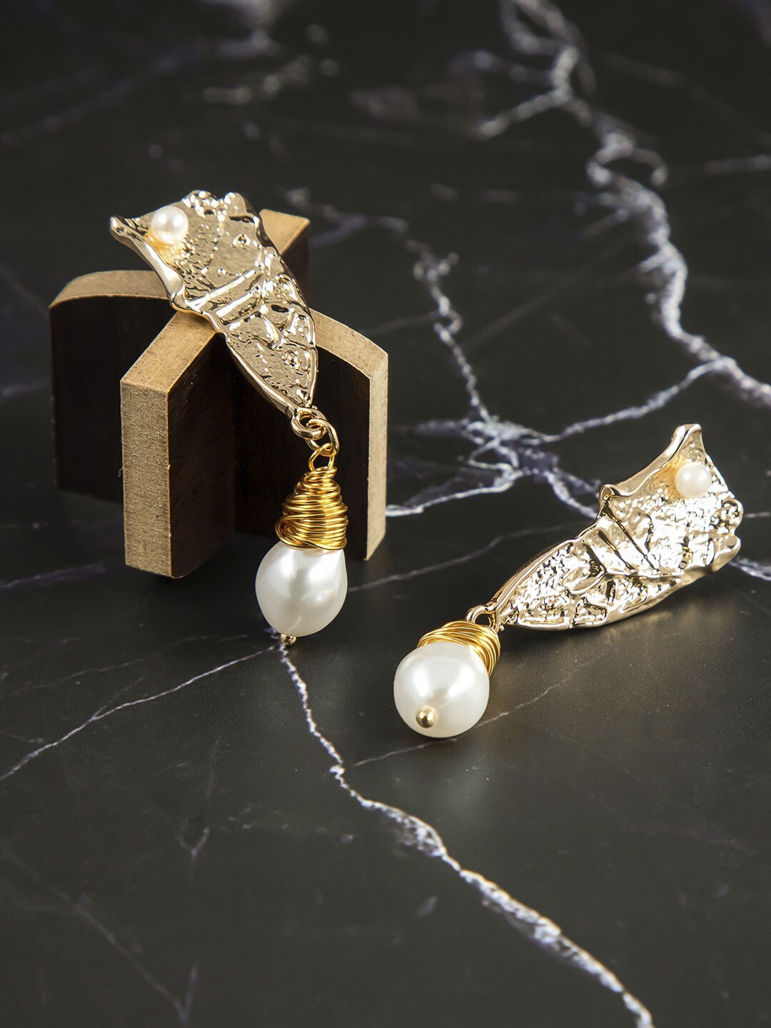 

anore Women Gold-Plated Contemporary Pearl Drop Earrings