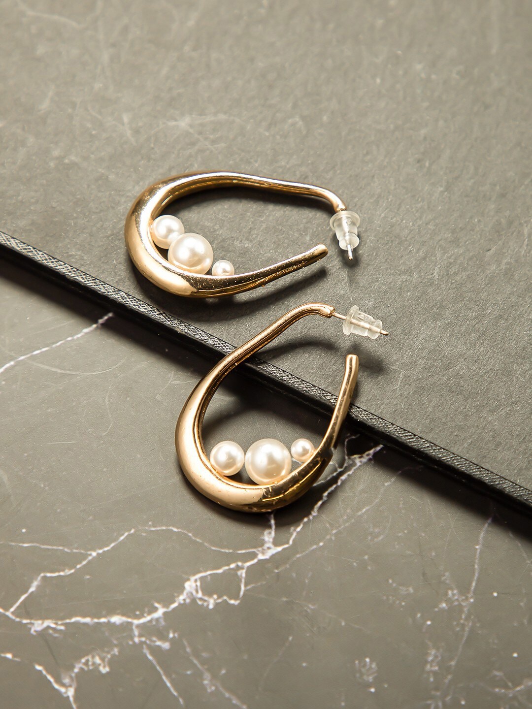 

anore Women Gold-Toned Teardrop Shaped Contemporary Pearl Studs Earrings
