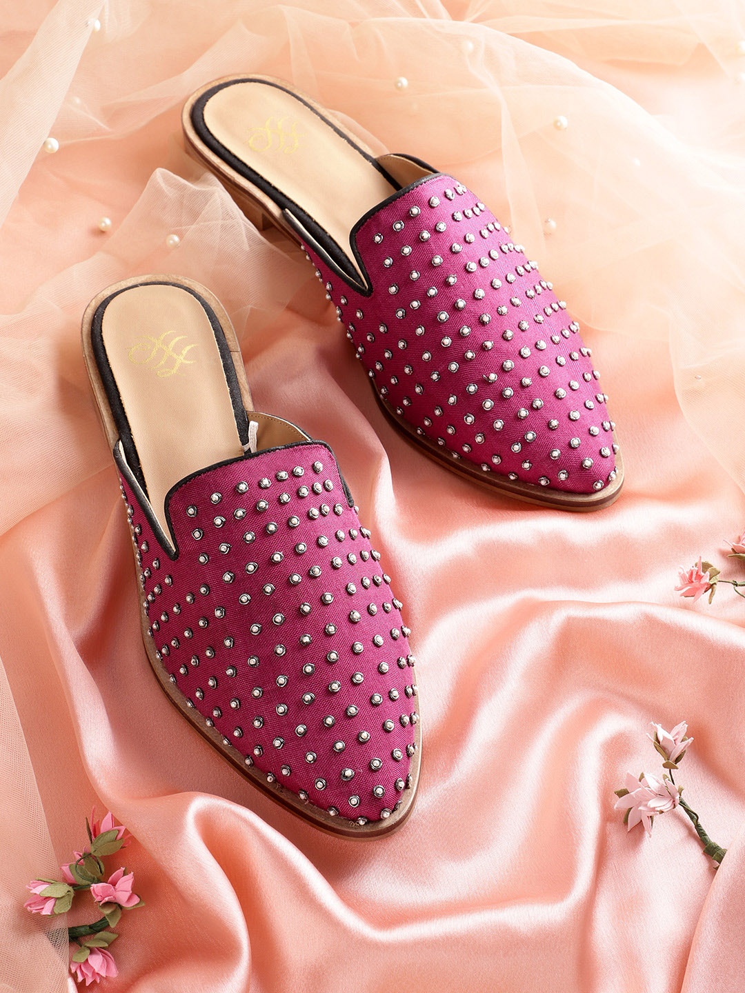 

House of Pataudi Women Pink & Off-White Handcrafted Embellished Mules