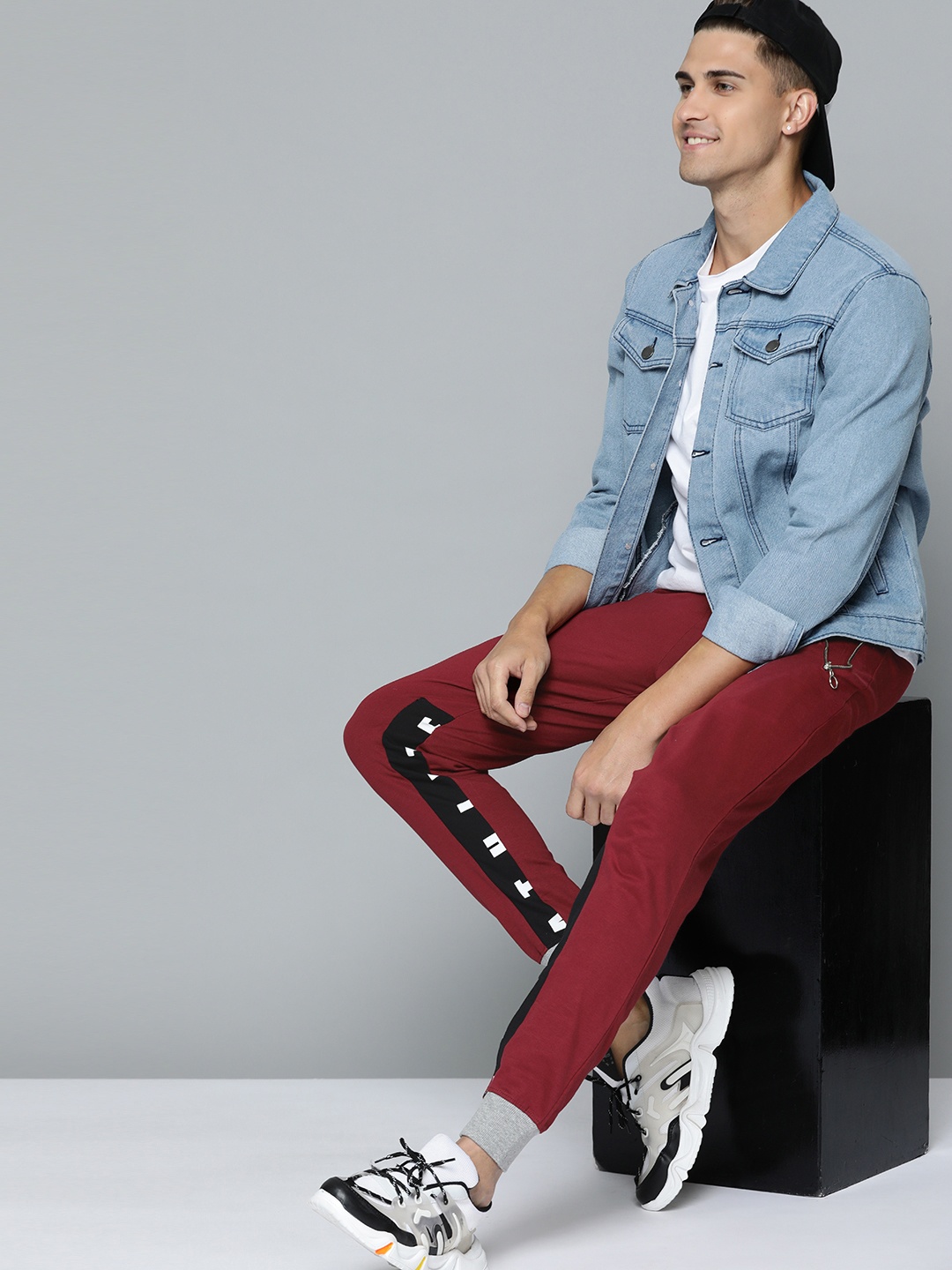 

HERE&NOW Men Maroon & Grey Melange Pure Cotton Joggers with Side Striped Detail