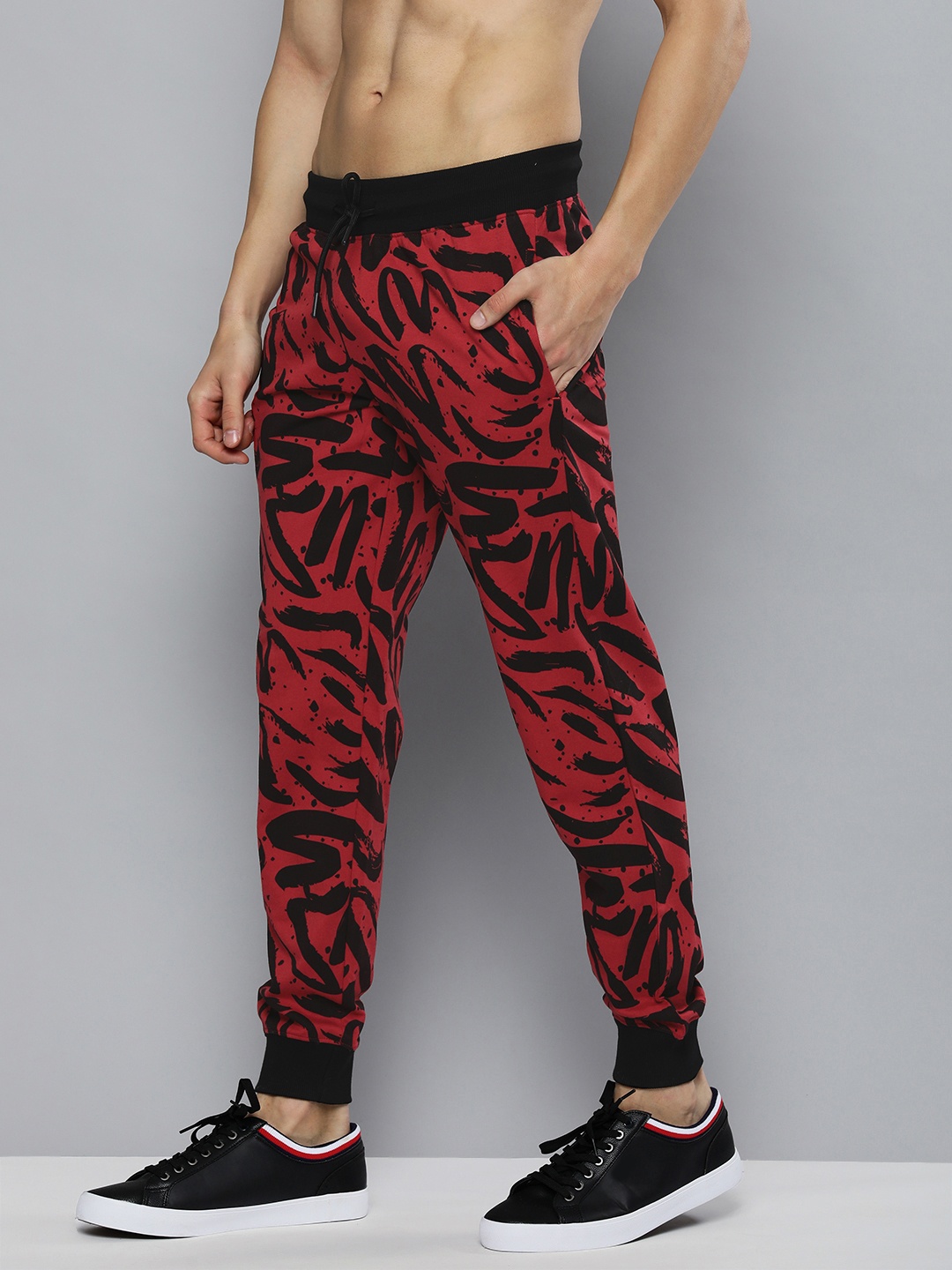 

HERE&NOW Men Maroon & Black Printed Joggers