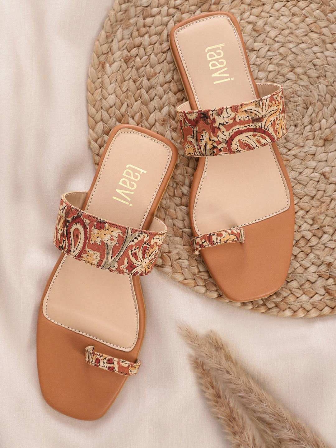 

Taavi Women Tan Brown & Beige Printed Handcrafted One-Toe Flats
