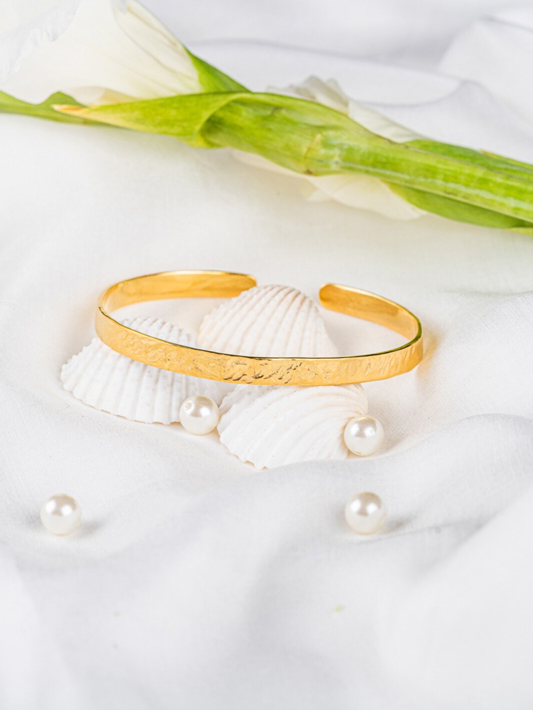 

Queen Be Women Gold-Toned Brass Cuff Bracelet