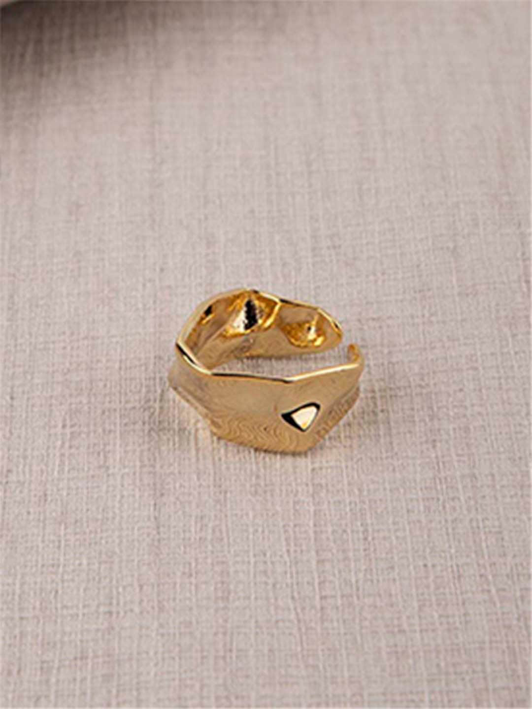 

Queen Be Gold-Plated Adjustable Finger Ring