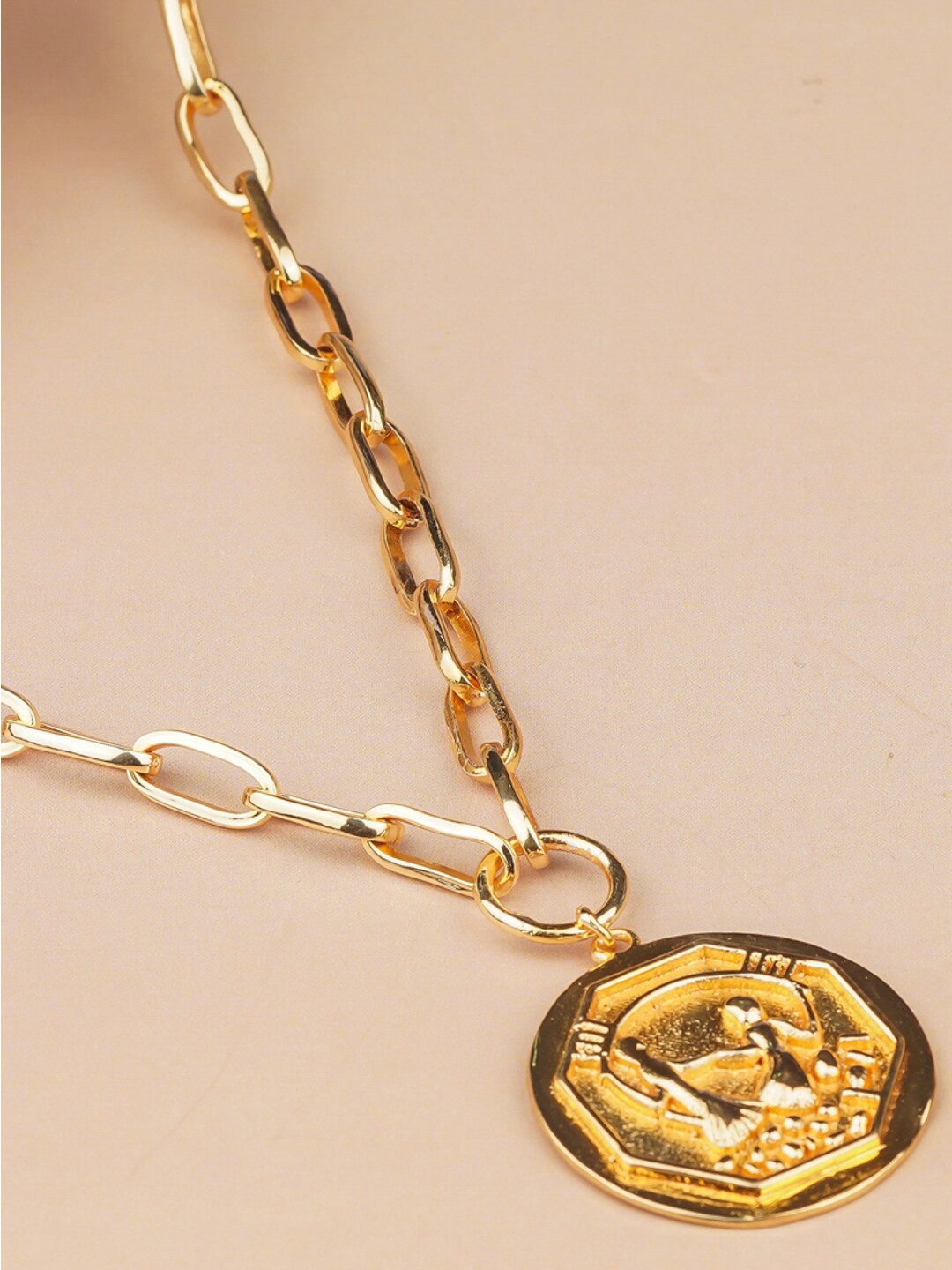 

Queen Be Gold-Toned Brass Chain