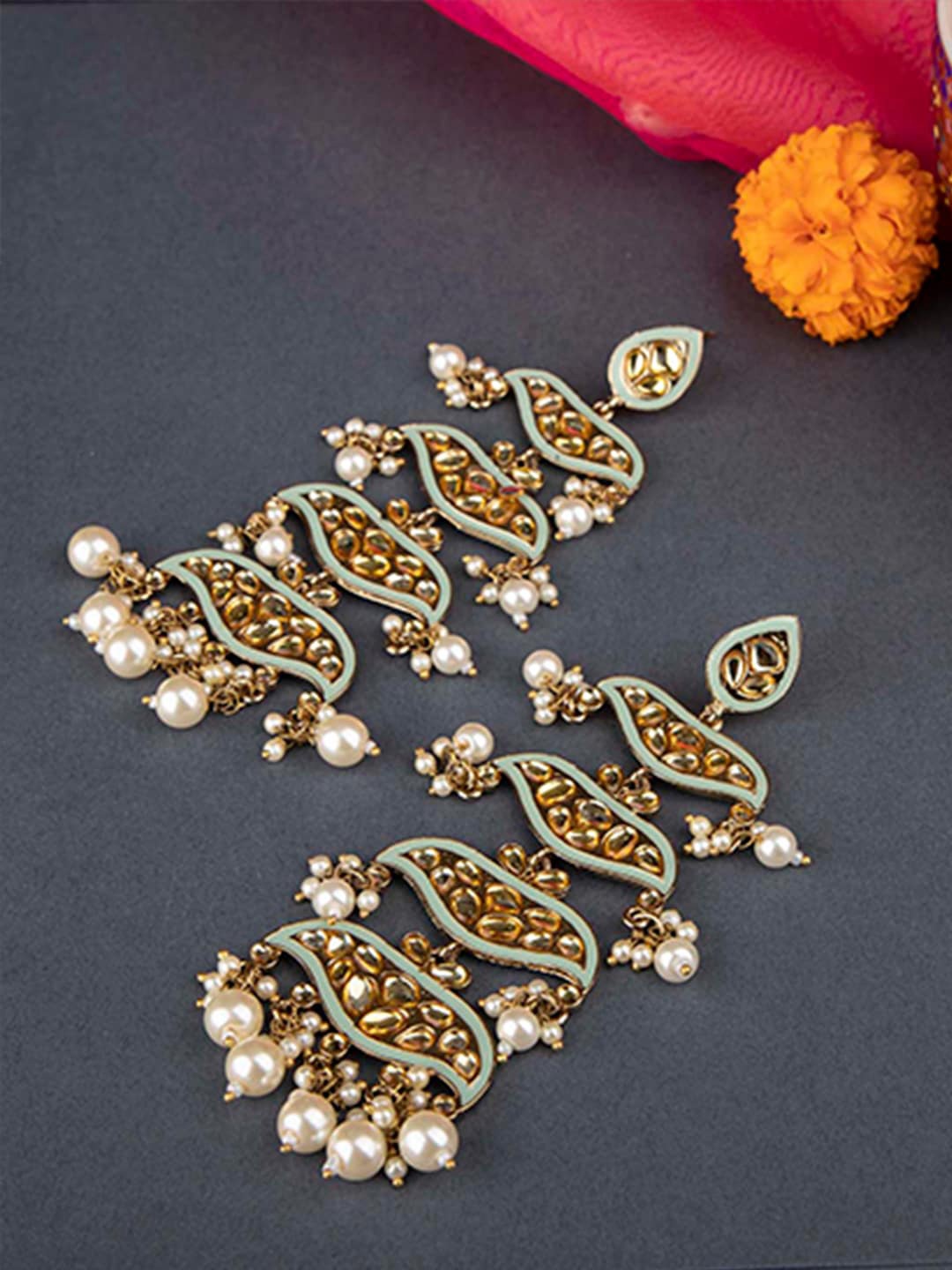 

Queen Be Green Contemporary Drop Earrings