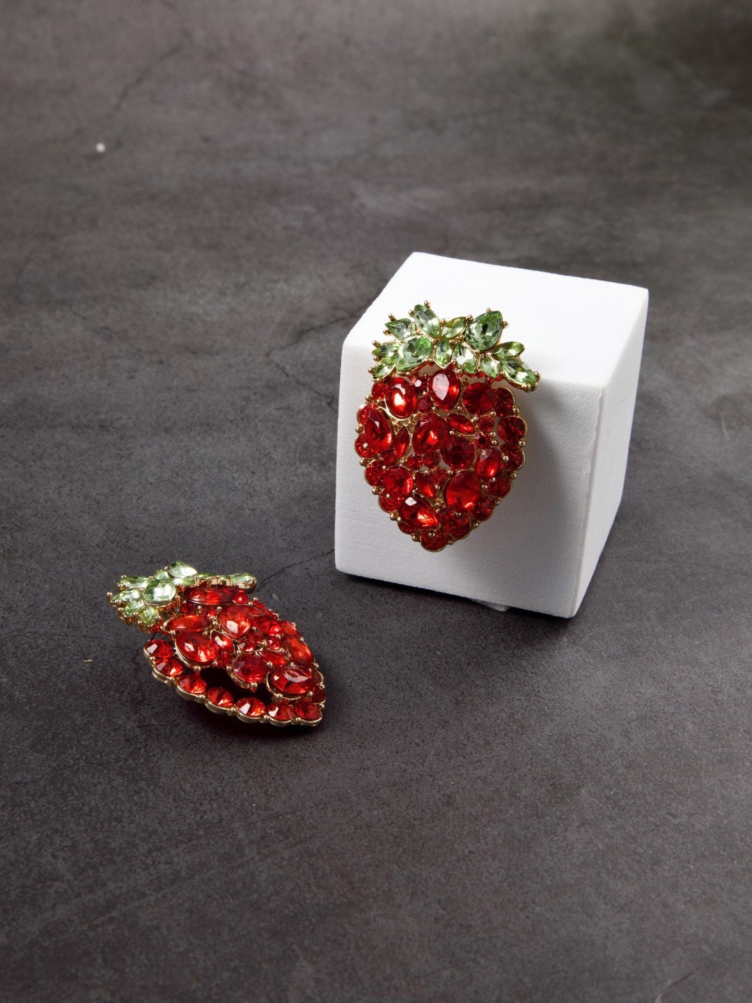 

anore Women Gold-Plated Rhinestone Inlaid Strawberry Studs Earrings