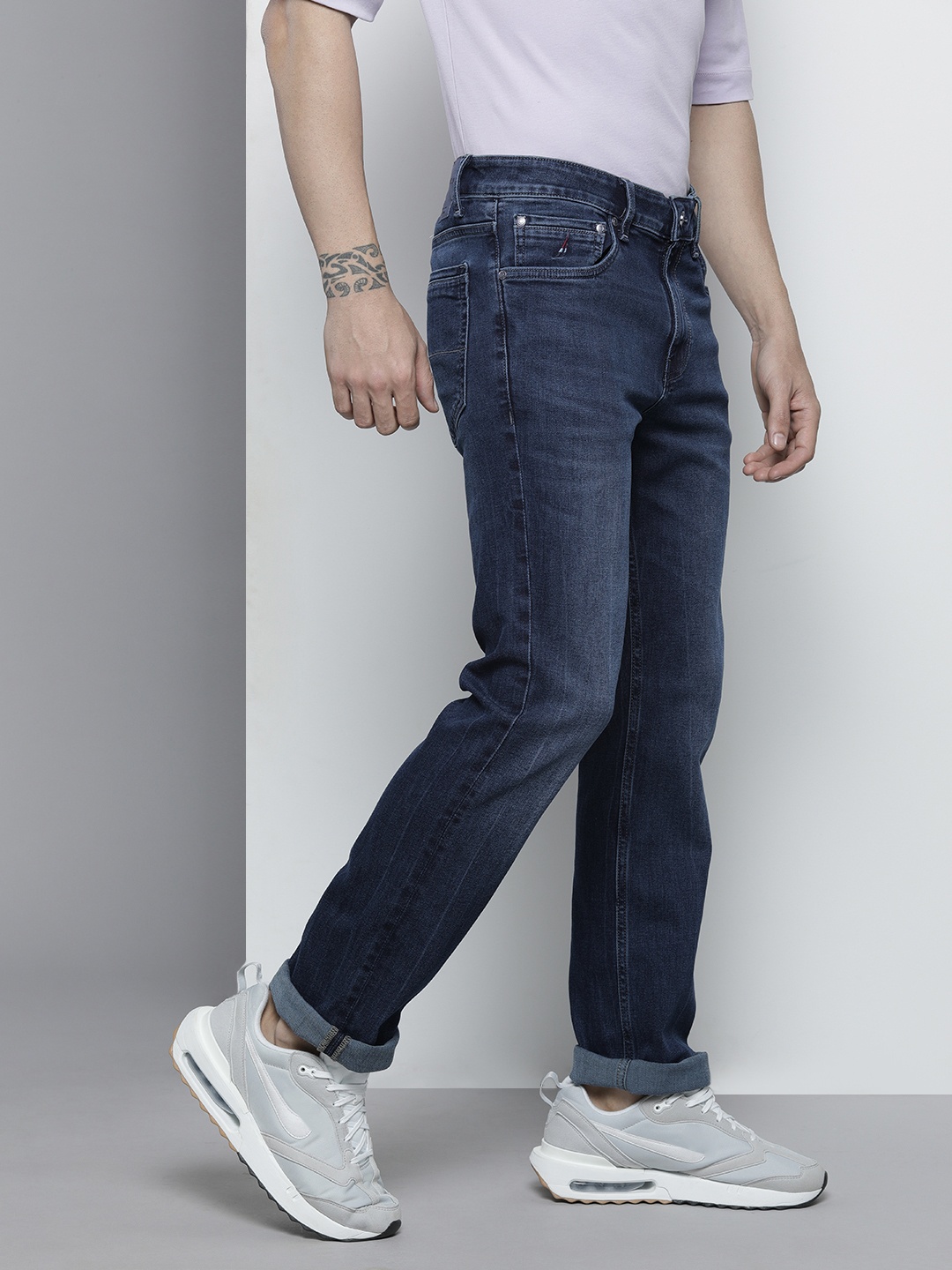

Nautica Men Navy Blue Low Distress Light Fade Stretchable Jeans