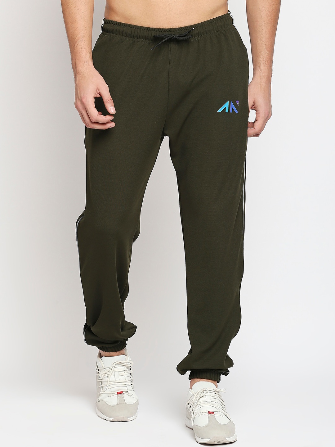 

AESTHETIC NATION Men Olive Green Solid Joggers