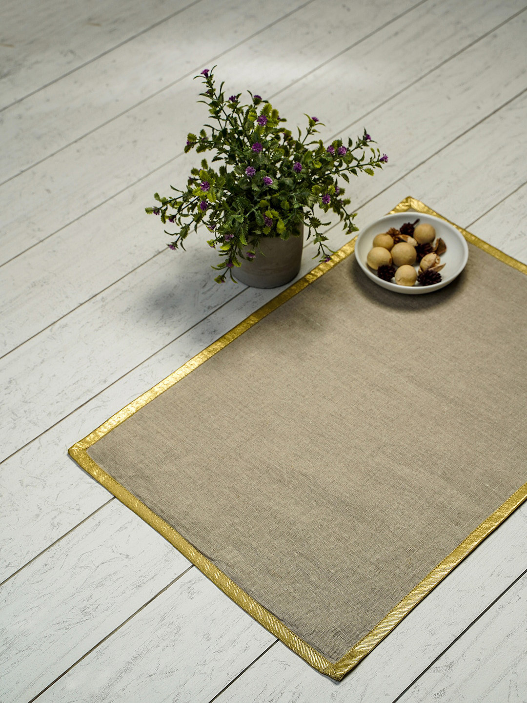 

Pure Home and Living Gold-Toned Cotton Amora Linen Placemat