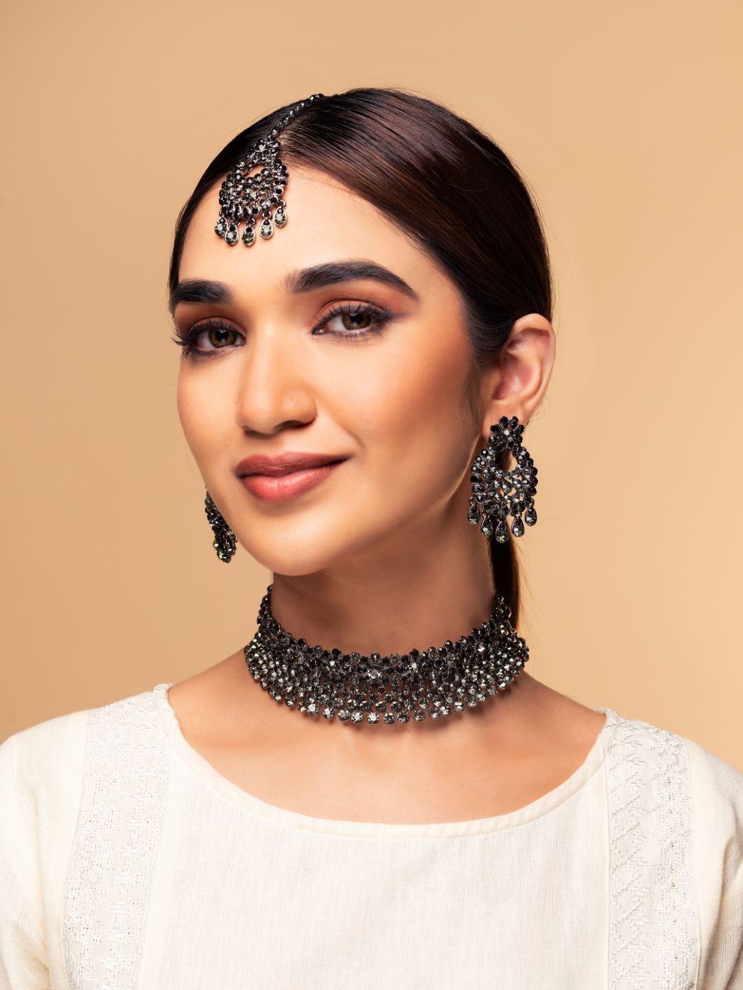 

Priyaasi Women Black & Green Kundan Jewellery Set