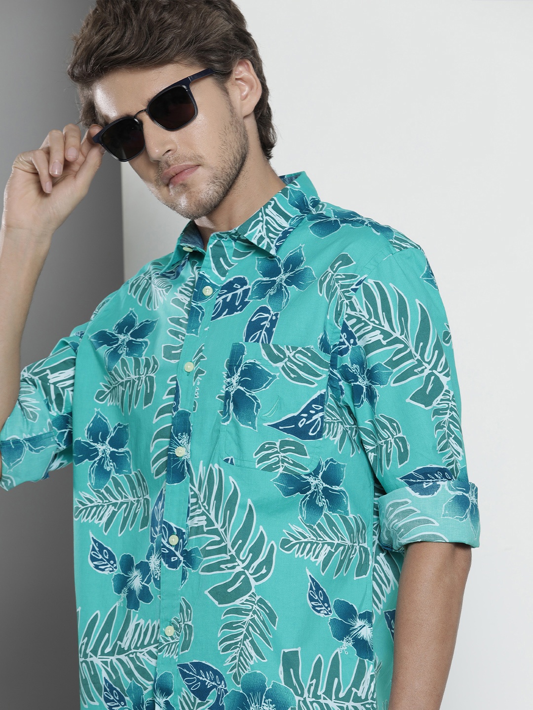 

Nautica Men Blue & White Slim Fit Floral Printed Casual Shirt