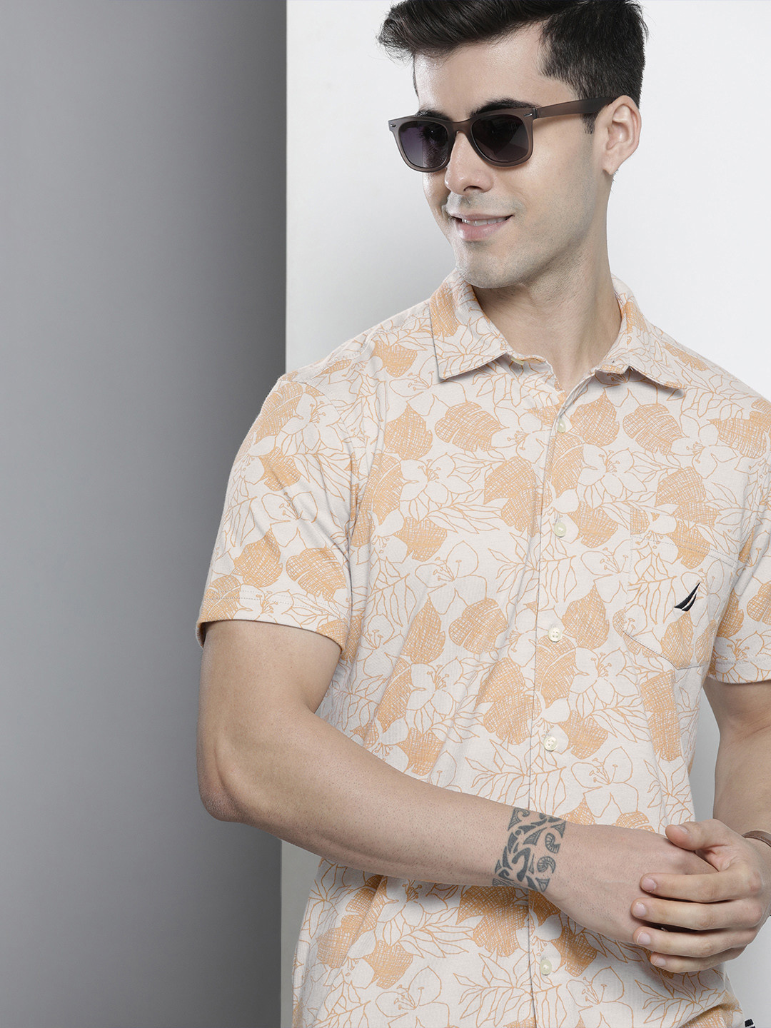 

Nautica Men Beige & Brown Floral Printed Casual Shirt