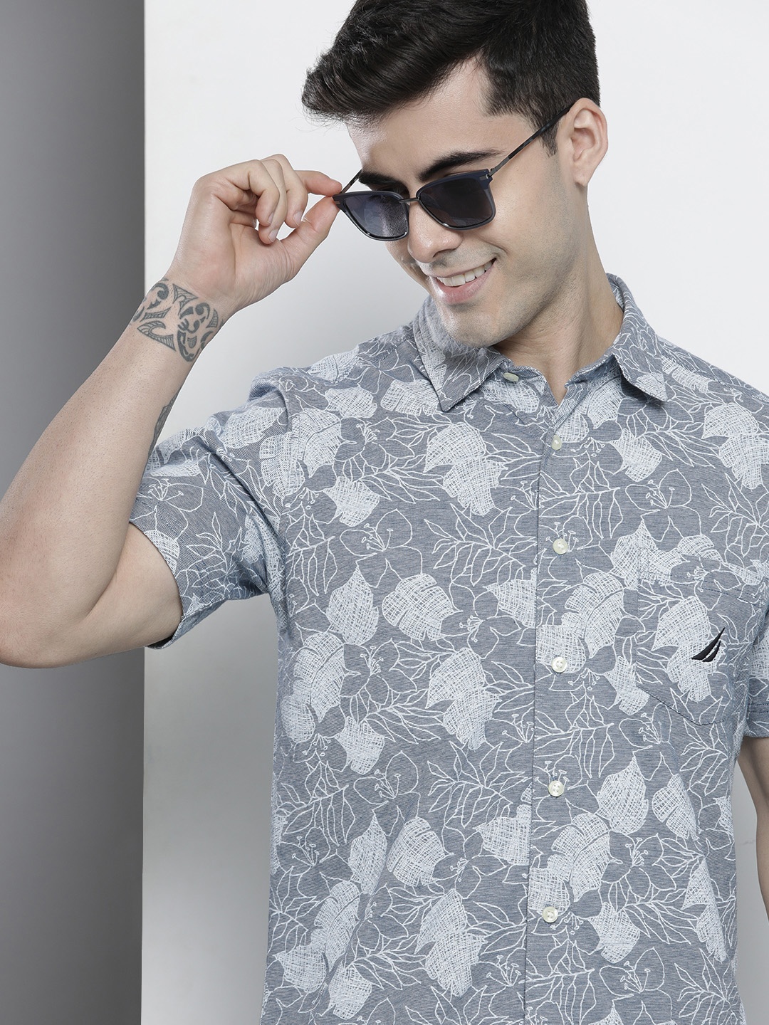

Nautica Men Grey & White Floral Printed Casual Shirt