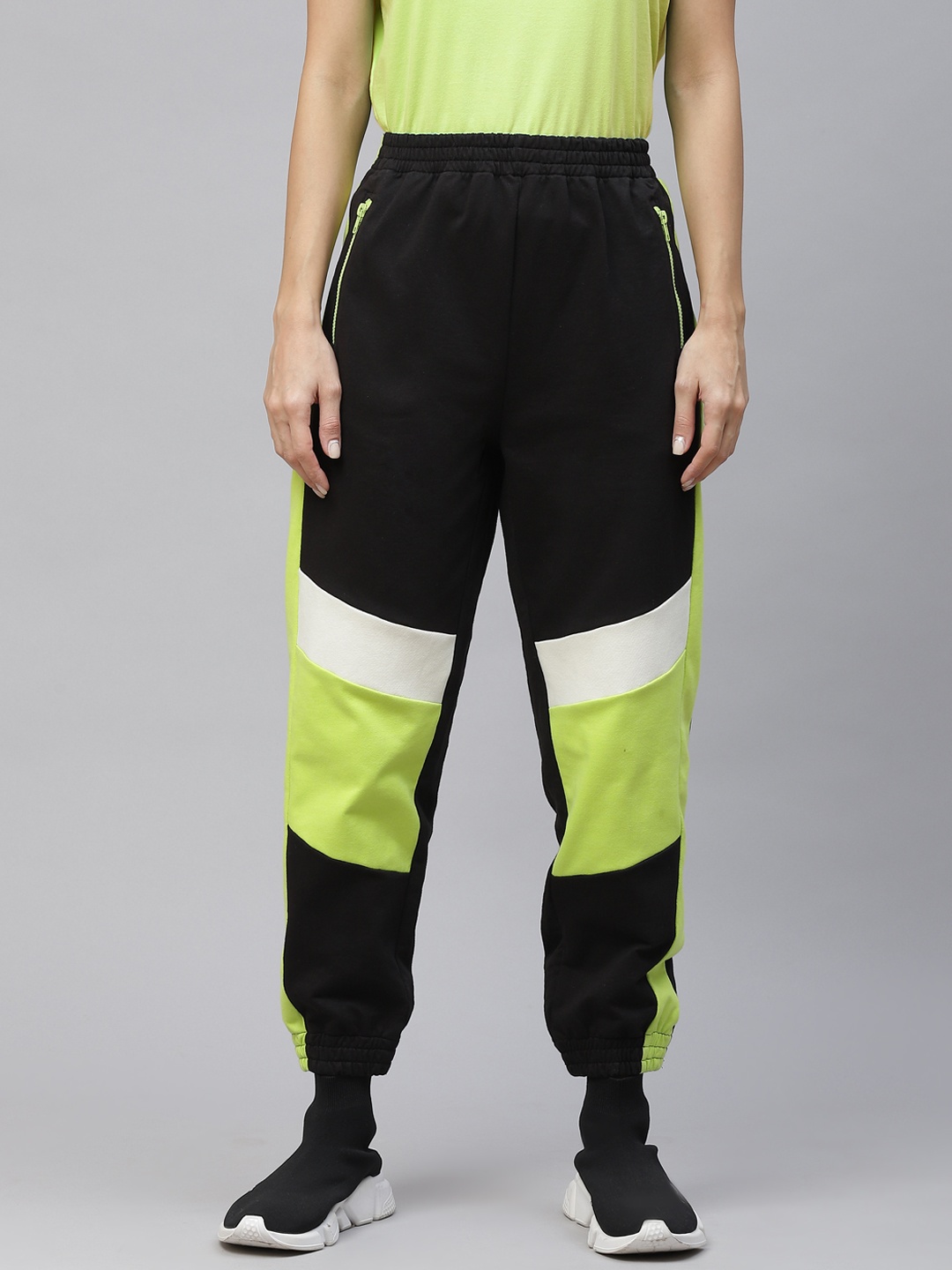 

Laabha Men Black Colourblocked Mid Rise Joggers Track Pants