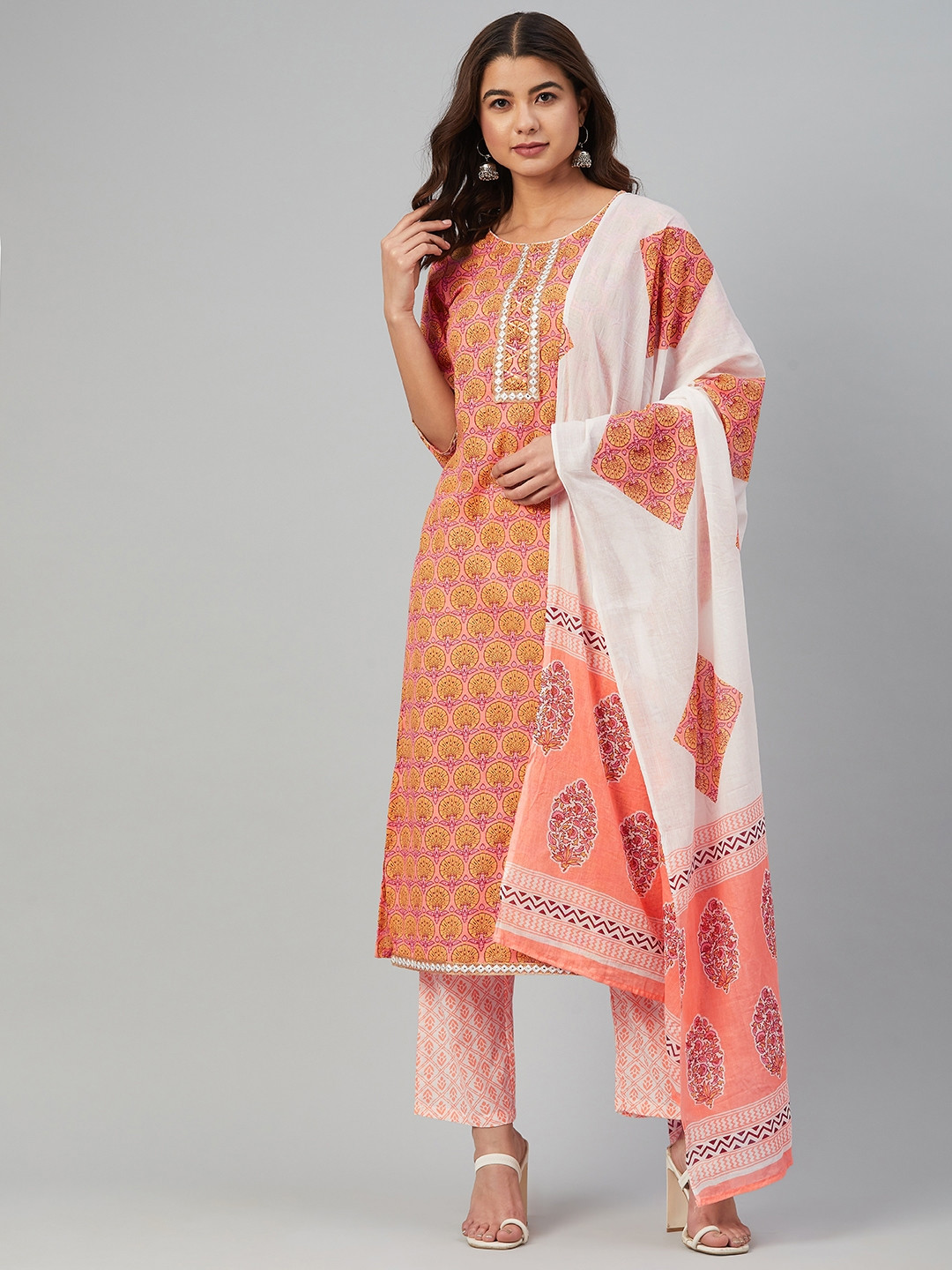 

Yuris Women Peach-Coloured Printed Regular Pure Cotton Kurta with Trousers & With Dupatta