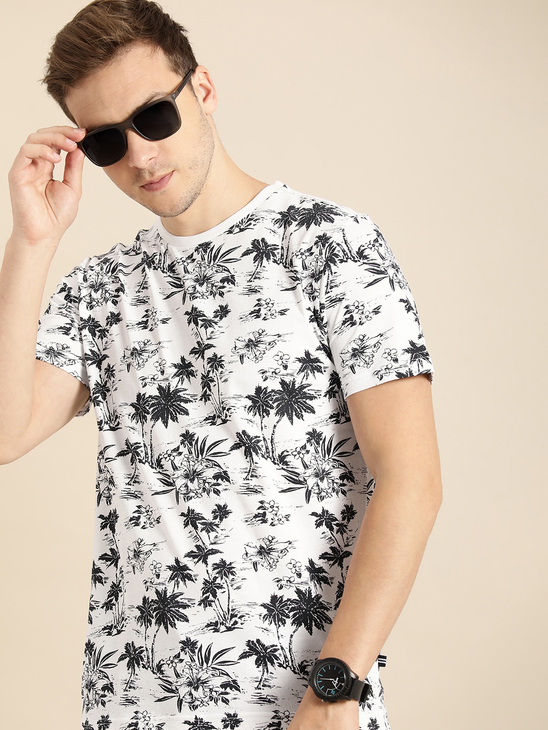 

Nautica Men White & Black Conversational Print Tropical Pure Cotton T-shirt