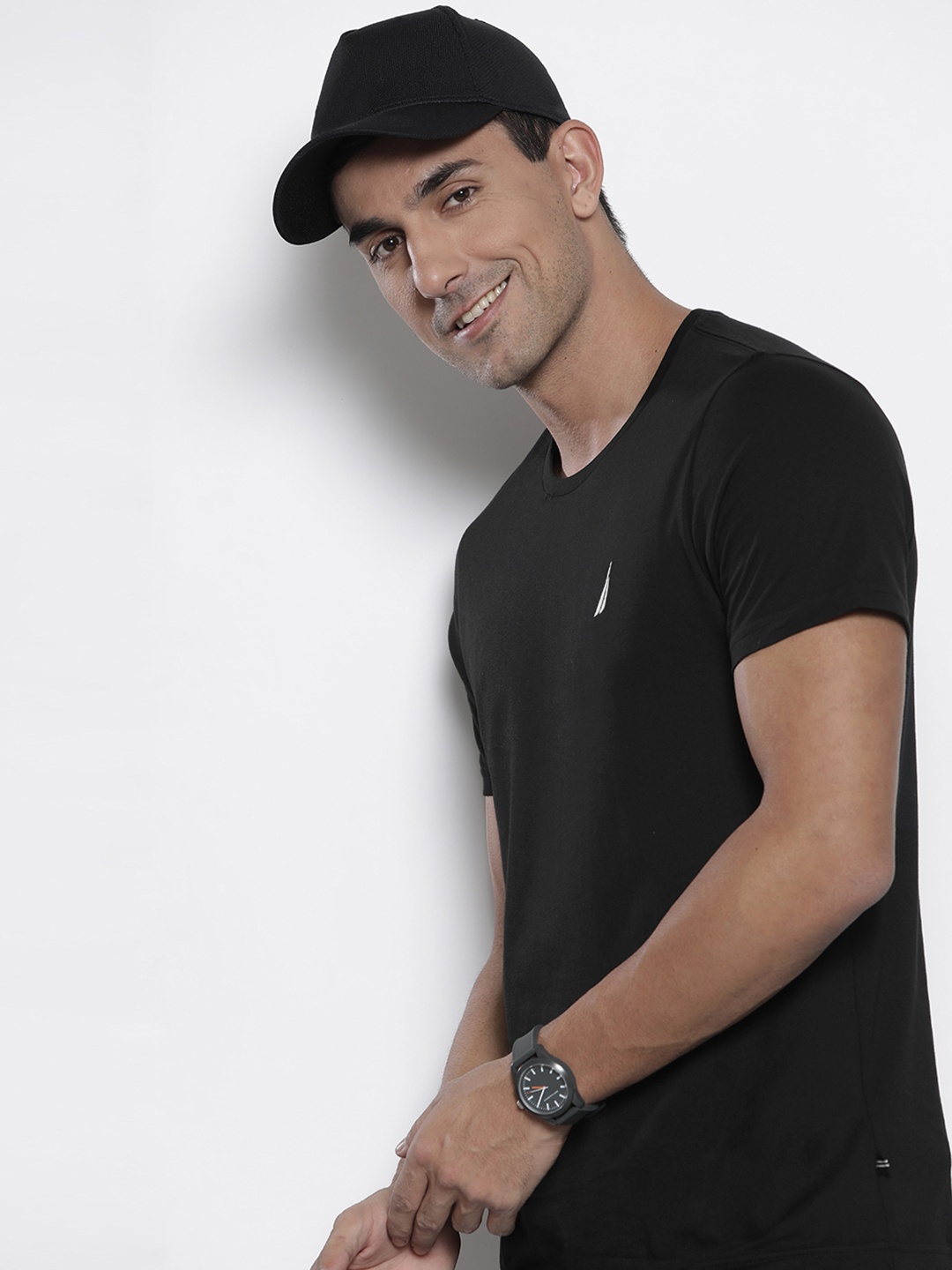 

Nautica Men Black Solid Round Neck Pure Cotton Slim Fit T-shirt