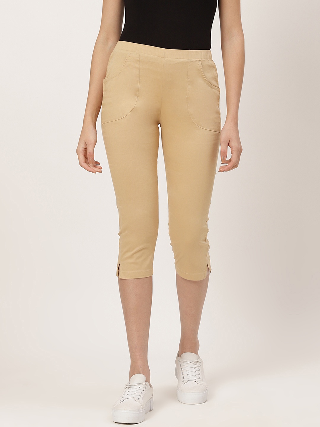 

BRINNS Women Beige Solid Regular Fit Mid Rise Capris