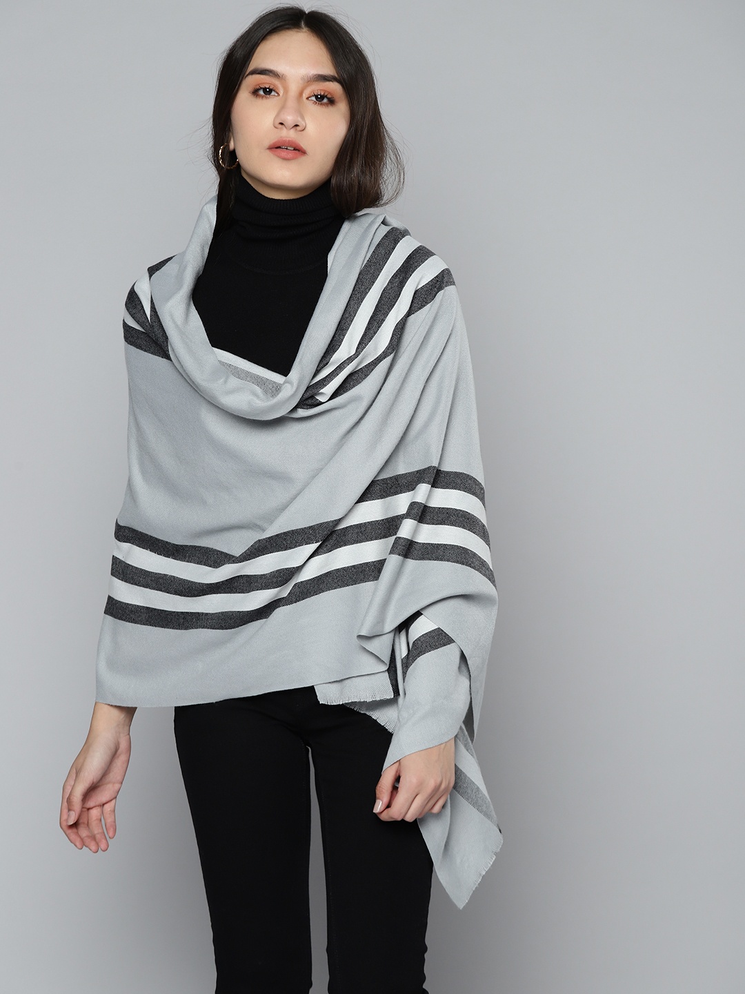 

SASSAFRAS Women Grey & Black Printed Stole